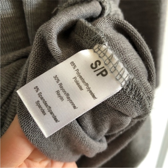 Long studded shoulder sweater - Picture 7 of 7